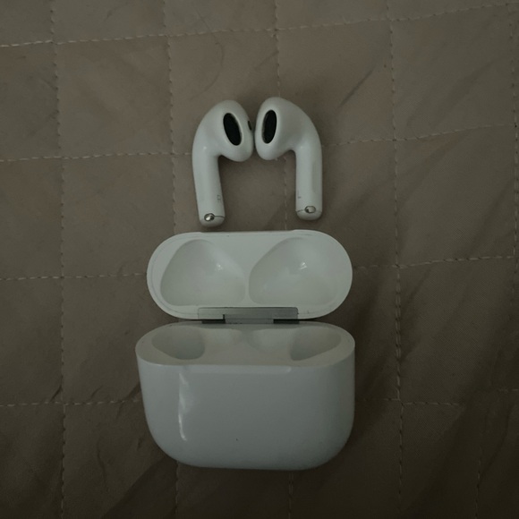 Apple White Earbud Headphones - Picture 5 of 6